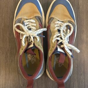 Vans Ultra Range Red, Blue, and Tan Sneakers 7.5
